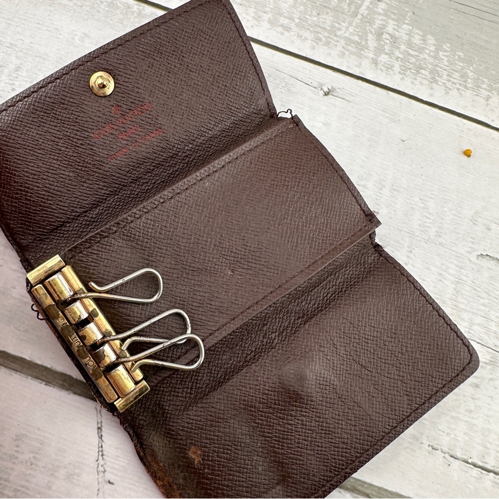 AUTHENTIC Louis Vuitton key holder. - Picture 3 of 12